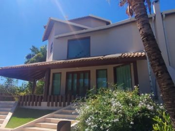 Casa com 4 dormitrios em Condomnio fechado