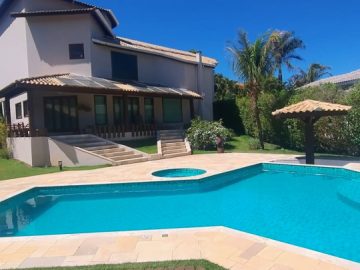 Casa com 4 dormitrios em Condomnio fechado